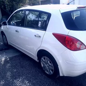 Nissan Versa 2011