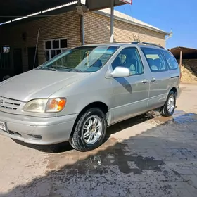 Toyota Sienna 2002