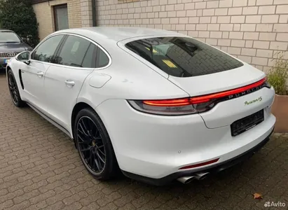 Китайский фитнес-центр подарит Porsche Panamera тому, кто сбросит 50 кг за 3 месяца