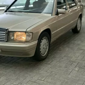 Mercedes-Benz 190E 1990