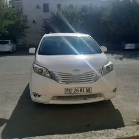 Toyota Sienna 2011