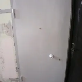 продаётся дверь