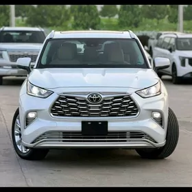 Toyota Highlander 2021