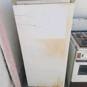 Холодильник старый СССР