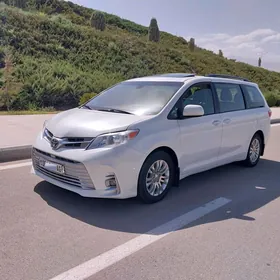 Toyota Sienna 2018