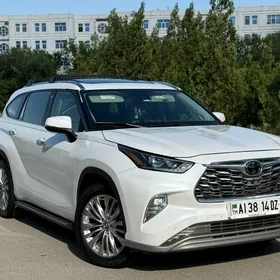 Toyota Highlander 2021