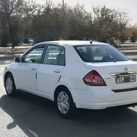 Nissan Versa 2010