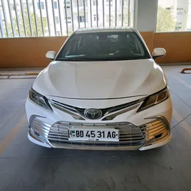 Toyota Camry 2021