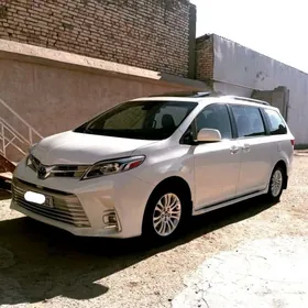 Toyota Sienna 2019