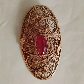 Gadymy gyzyl broşka