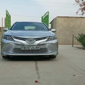 Toyota Camry 2019