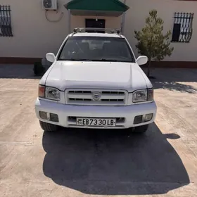 Nissan Pathfinder 2000
