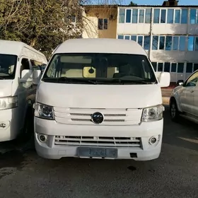Toyota Hiace 2015