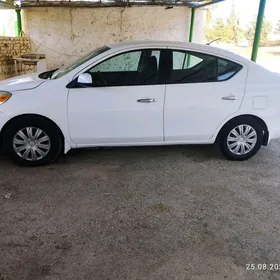 Nissan Versa 2012