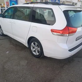 Toyota Sienna 2013