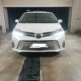 Toyota Sienna 2019