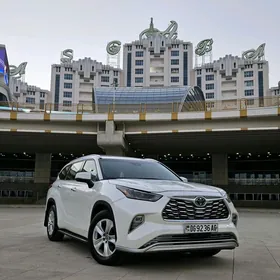 Toyota Highlander 2021