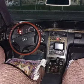 Mercedes-Benz W212 1999