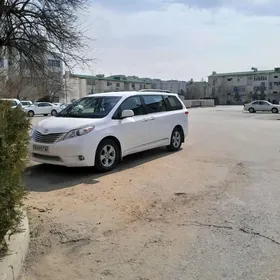 Toyota Sienna 2011