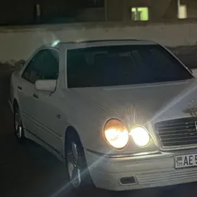 Mercedes-Benz W212 1999
