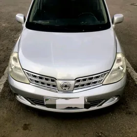 Nissan Tiida 2011