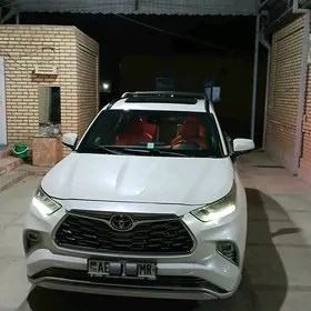 Toyota Highlander 2021