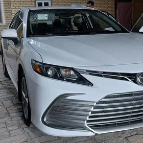 Toyota Camry 2021