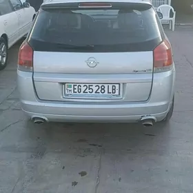 Opel Signum 2004