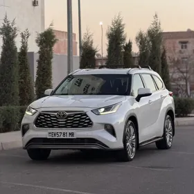 Toyota Highlander 2021