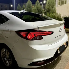 Hyundai Elantra 2020