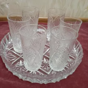 Стаканы и поднос