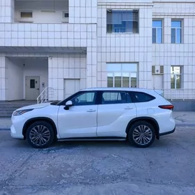 Toyota Highlander 2022
