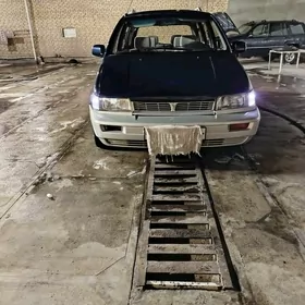 Mitsubishi Chariot 1991