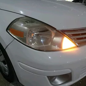 nissan wersa 2010 cyra