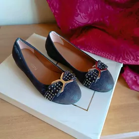 Кроссовки и туфли на девочку