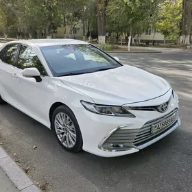 Toyota Camry Hybrid 2021