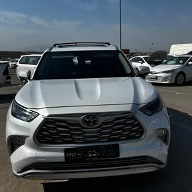 Toyota Highlander 2021