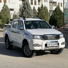 Toyota Hilux 2014