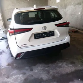 Toyota Highlander 2021