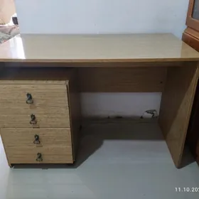 Кухня стол полка