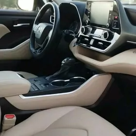 Toyota Highlander 2021