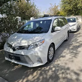 Toyota Sienna 2019