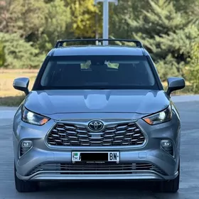 Toyota Highlander 2021