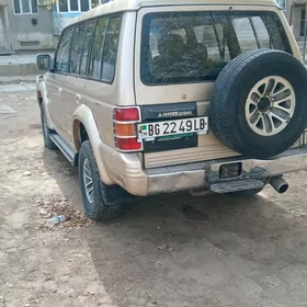 Mitsubishi Pajero 1992