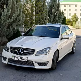 Mercedes-Benz C300 2011