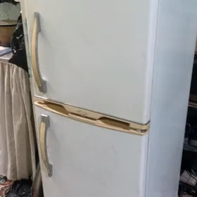 холодильник и газ плита