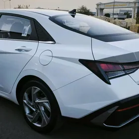 Hyundai Elantra 2024