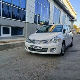 Nissan Versa 2012