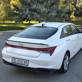 Hyundai Elantra 2022
