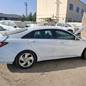 Hyundai Elantra 2025